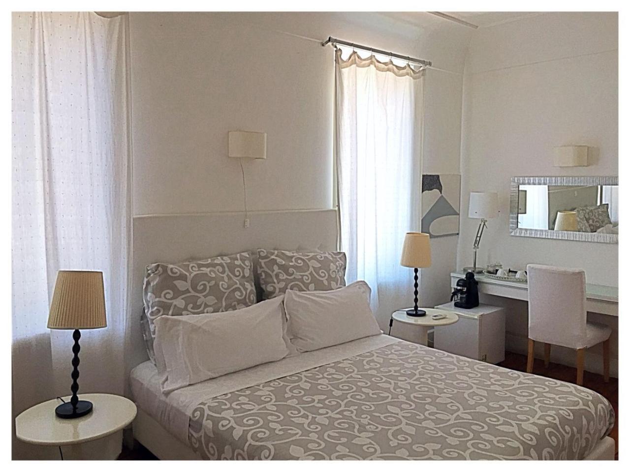 Relais Piazza Dei Martiri Bed & Breakfast Napoli Exterior foto